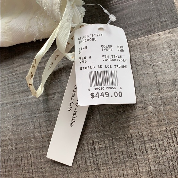 NWT David’s Bridal Ivory strapless wedding dress - Picture 7 of 8